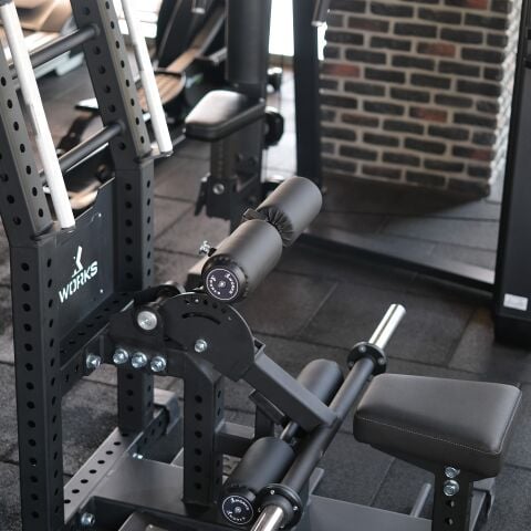 XWORKS Standing Hip Thrust – Ayakta Glute ve Kalça Güçlendirme Makinesi (FWX0801)