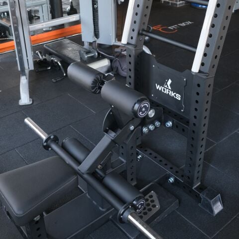 XWORKS Standing Hip Thrust – Ayakta Glute ve Kalça Güçlendirme Makinesi (FWX0801)